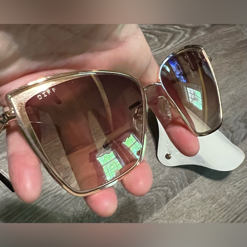 Diff X Jonathan Van Ness Collaboration ‘Becky’ Su… - image 3